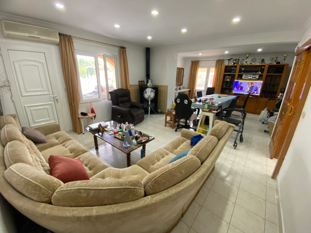 Se vende bonito chalet en el Montgo