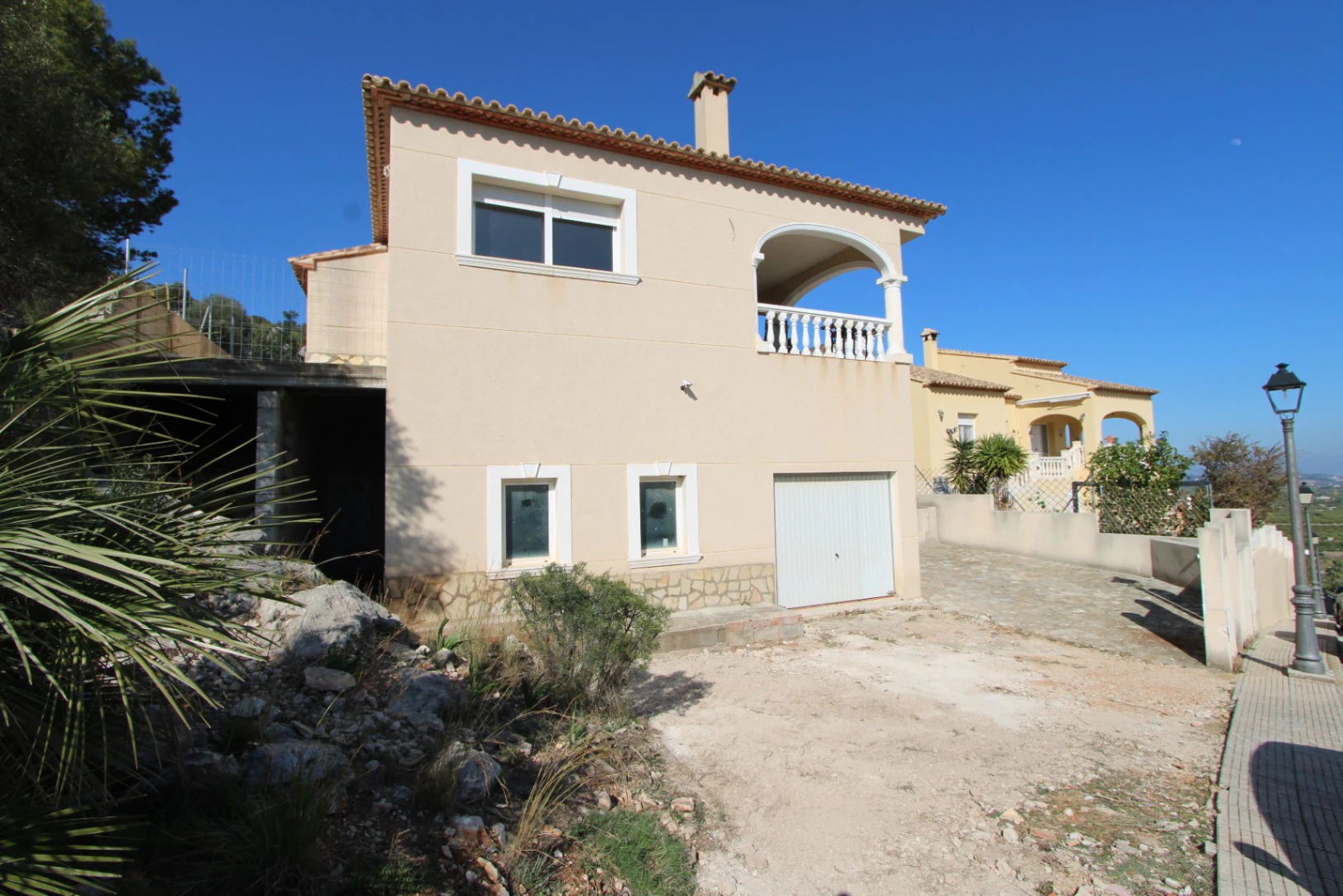 Chalet en venta con vistas al valle y la montaña en Tormos