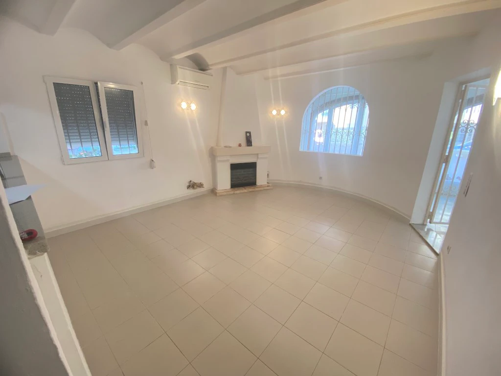 Se vende bonito apartamento en zona Marineta Casiana, cerca de Denia.