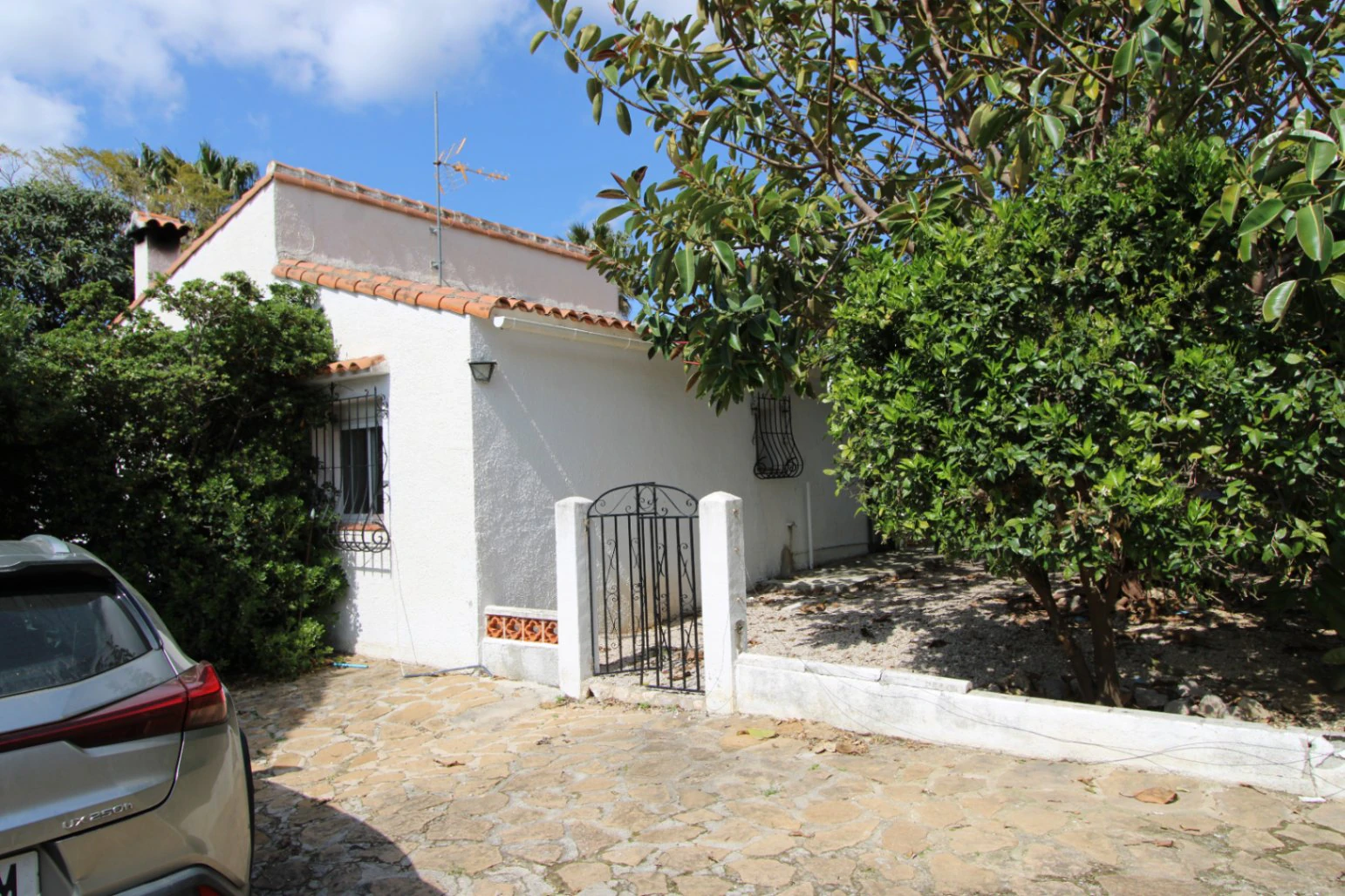 Chalet a la venta situado en una parcela llana en Orba