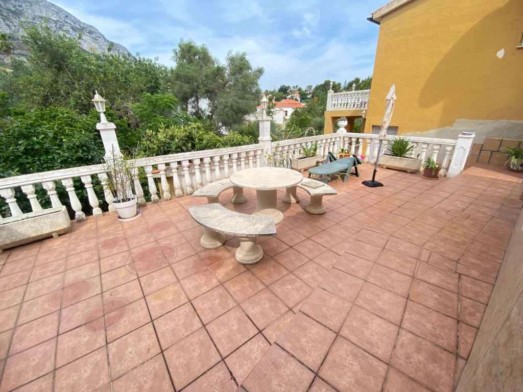 Se vende bonito chalet en el Montgo