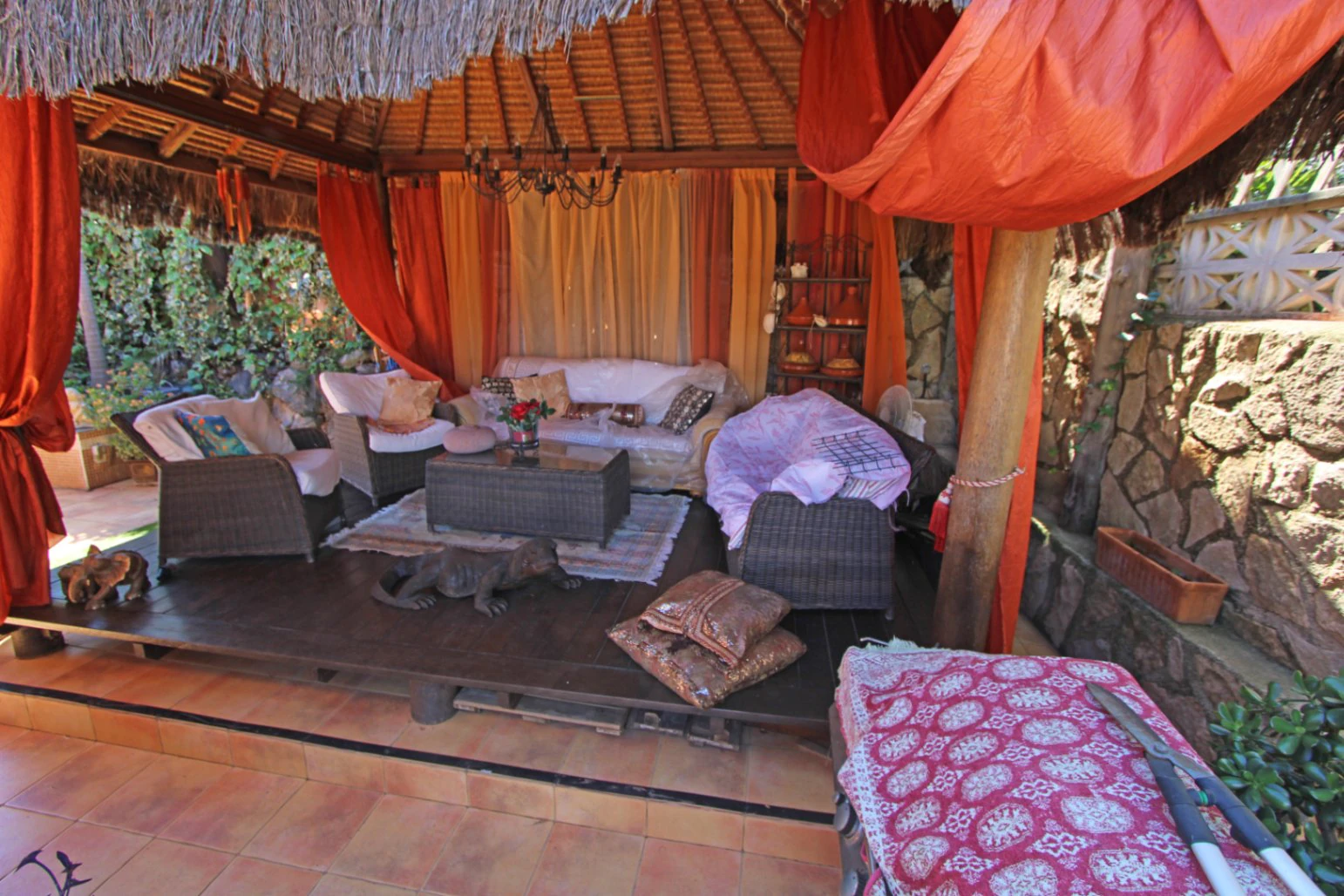 Villa con piscina y fantásticas vistas al valle de Orba en venta