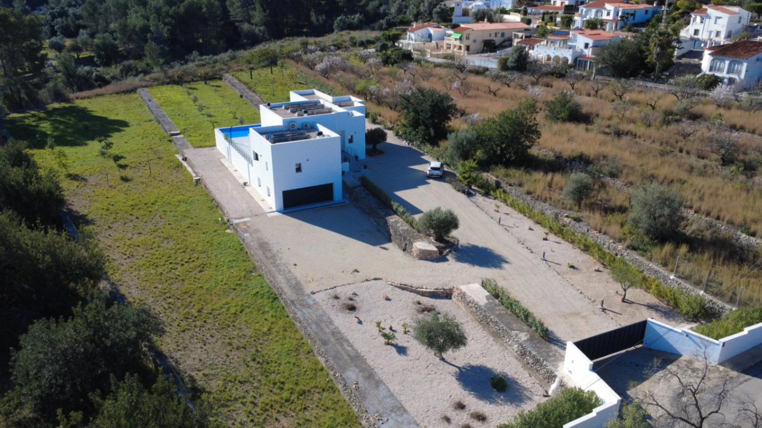 Villa moderna a la venta en Orba con vistas al mar