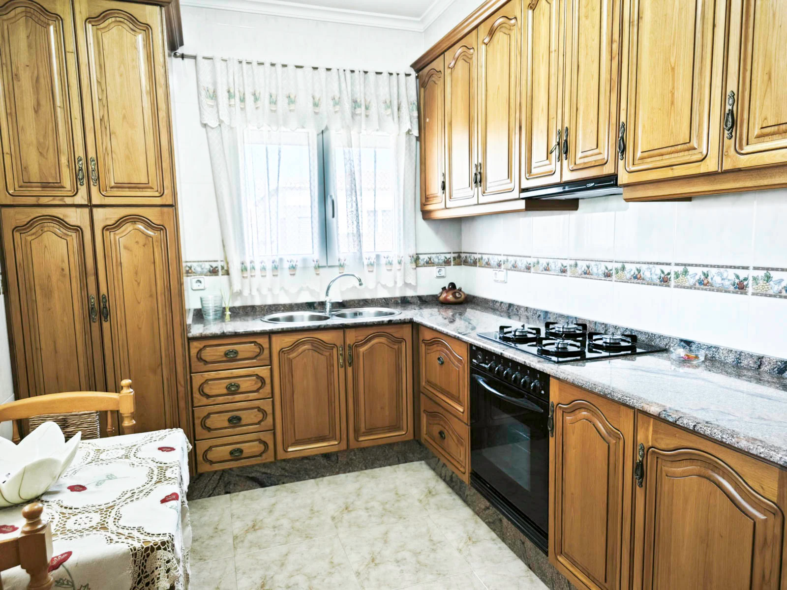 Villa de 270 m2 con piscina en venta en Pedreguer, zona residencial a un paso del centro