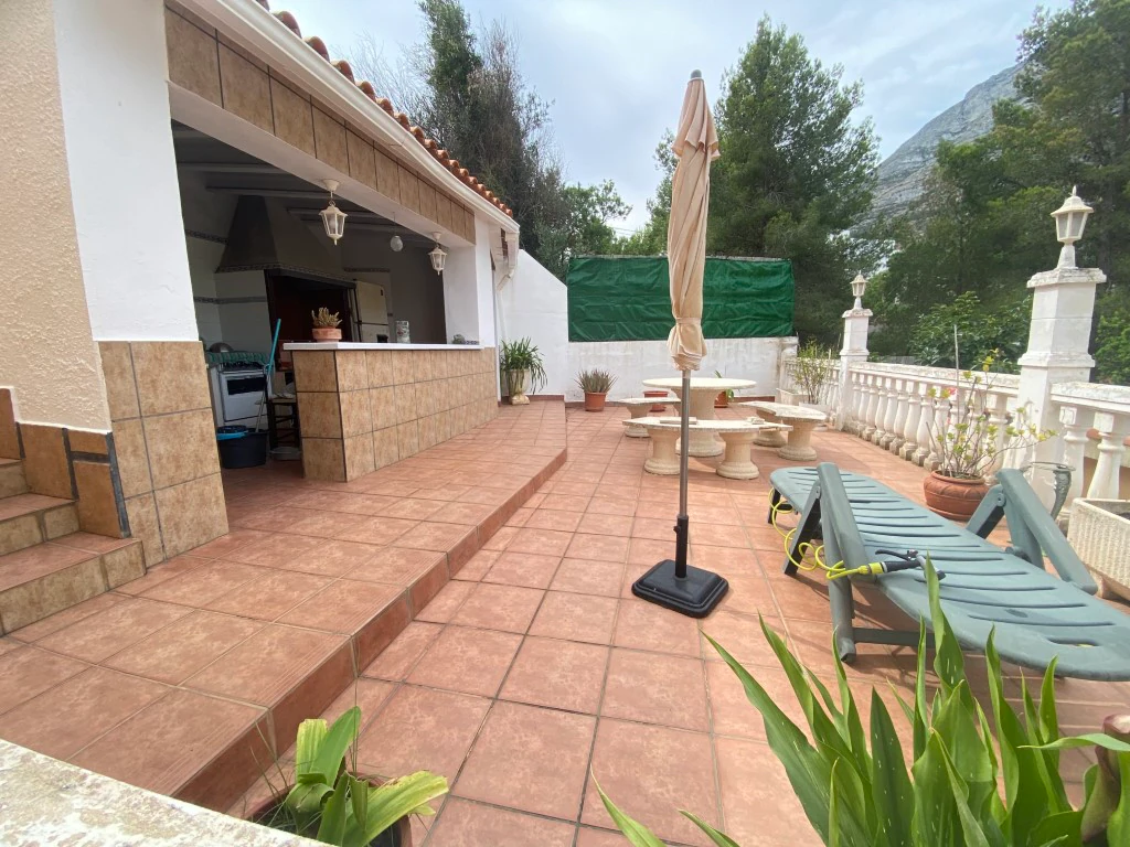 Se vende bonito chalet en el Montgo