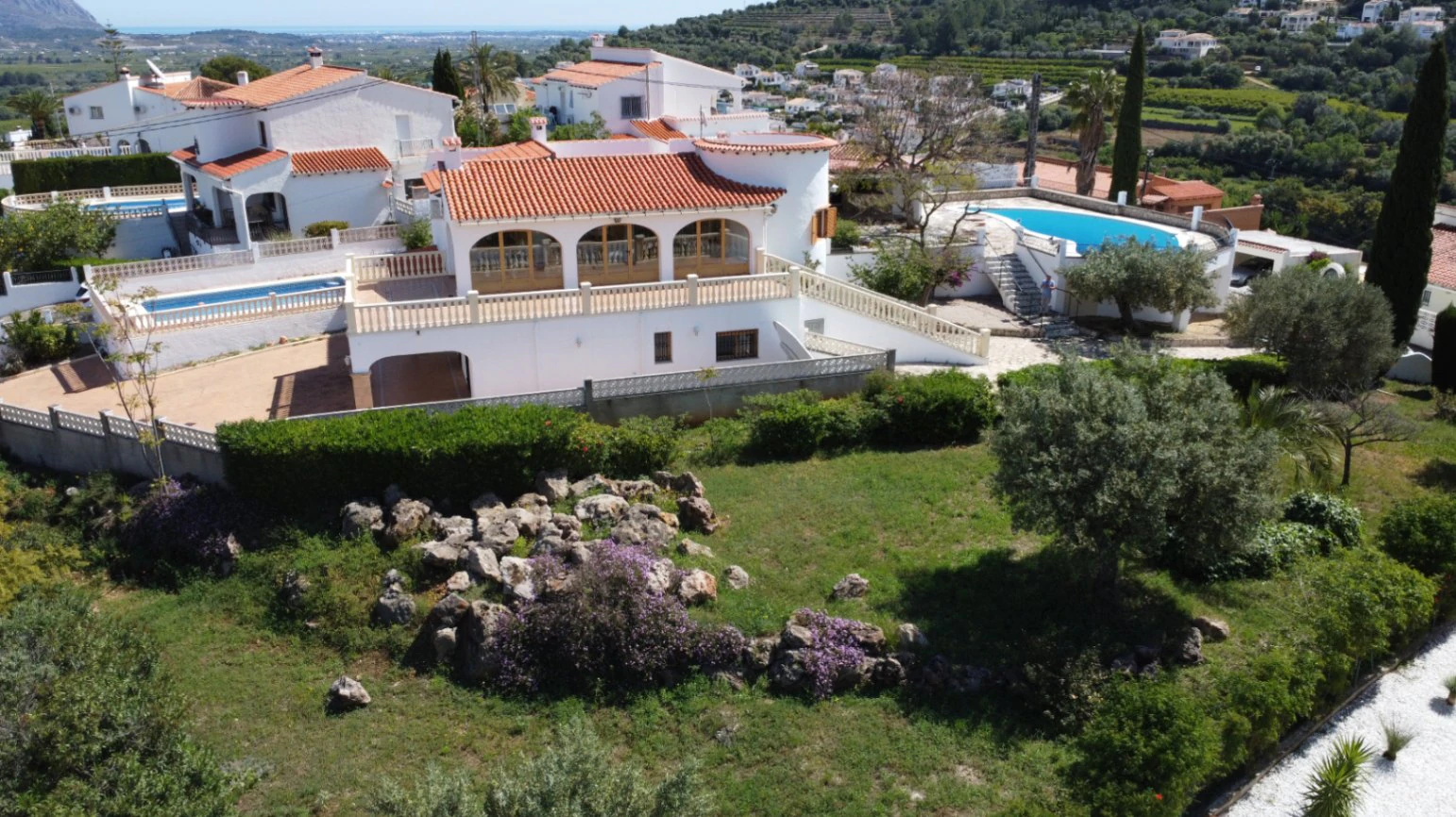 Chalet en venta con dos viviendas independientes