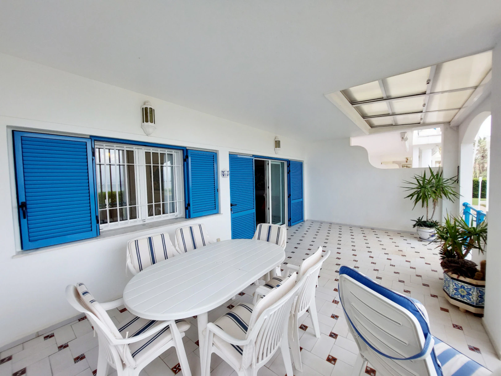Apartamento en planta baja con vistas frontales al mar en Las Marinas