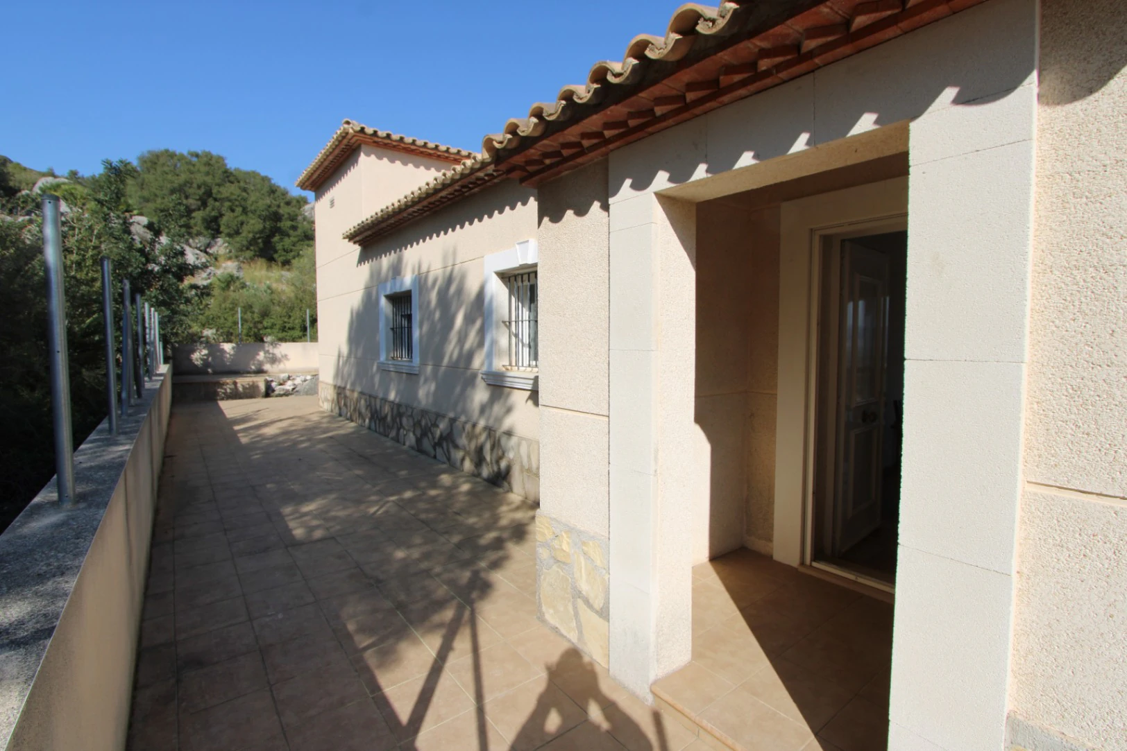 Chalet en venta con vistas al valle y la montaña en Tormos