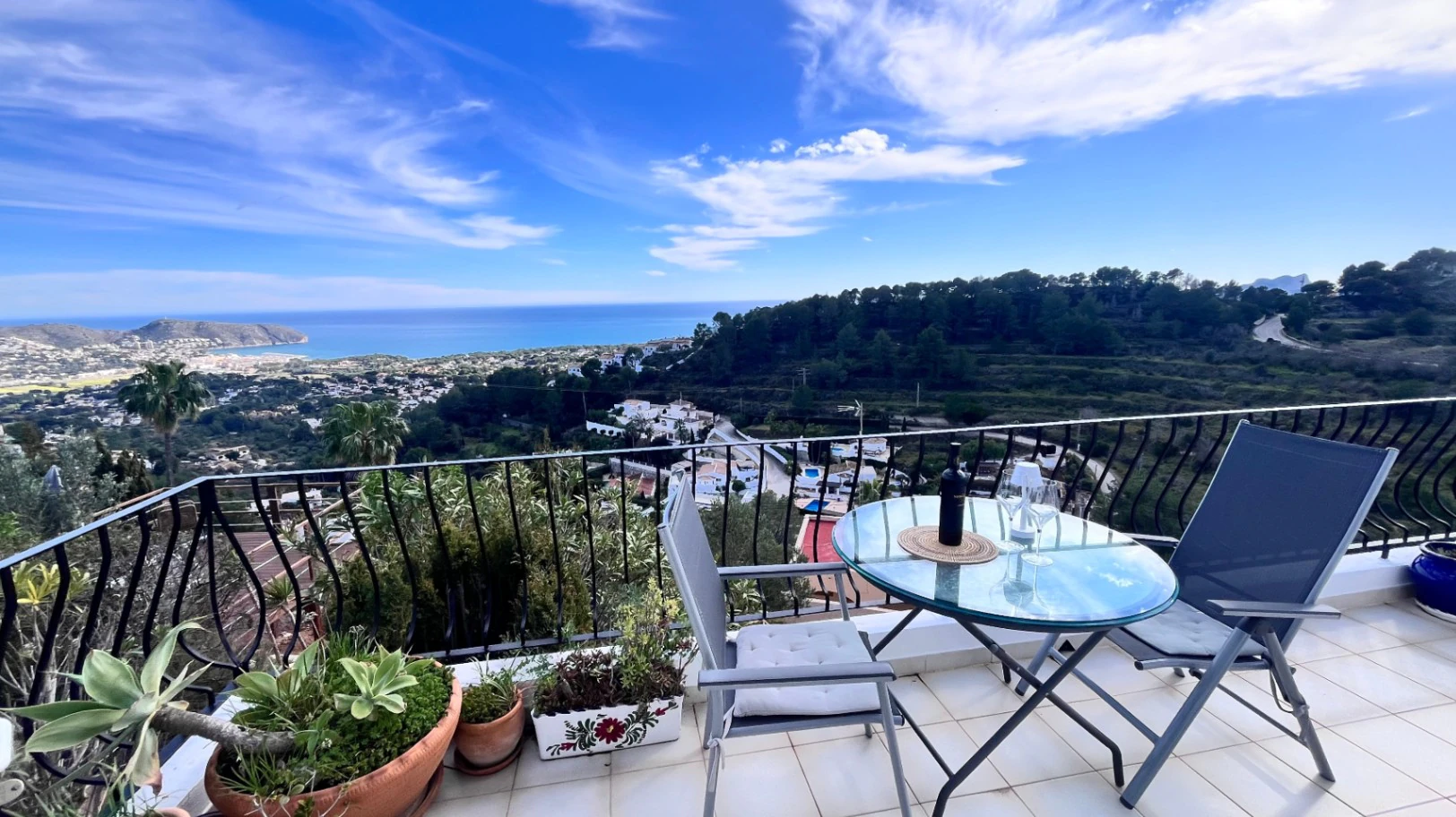 Adosado con vistas panoramicas al mar en Moraira