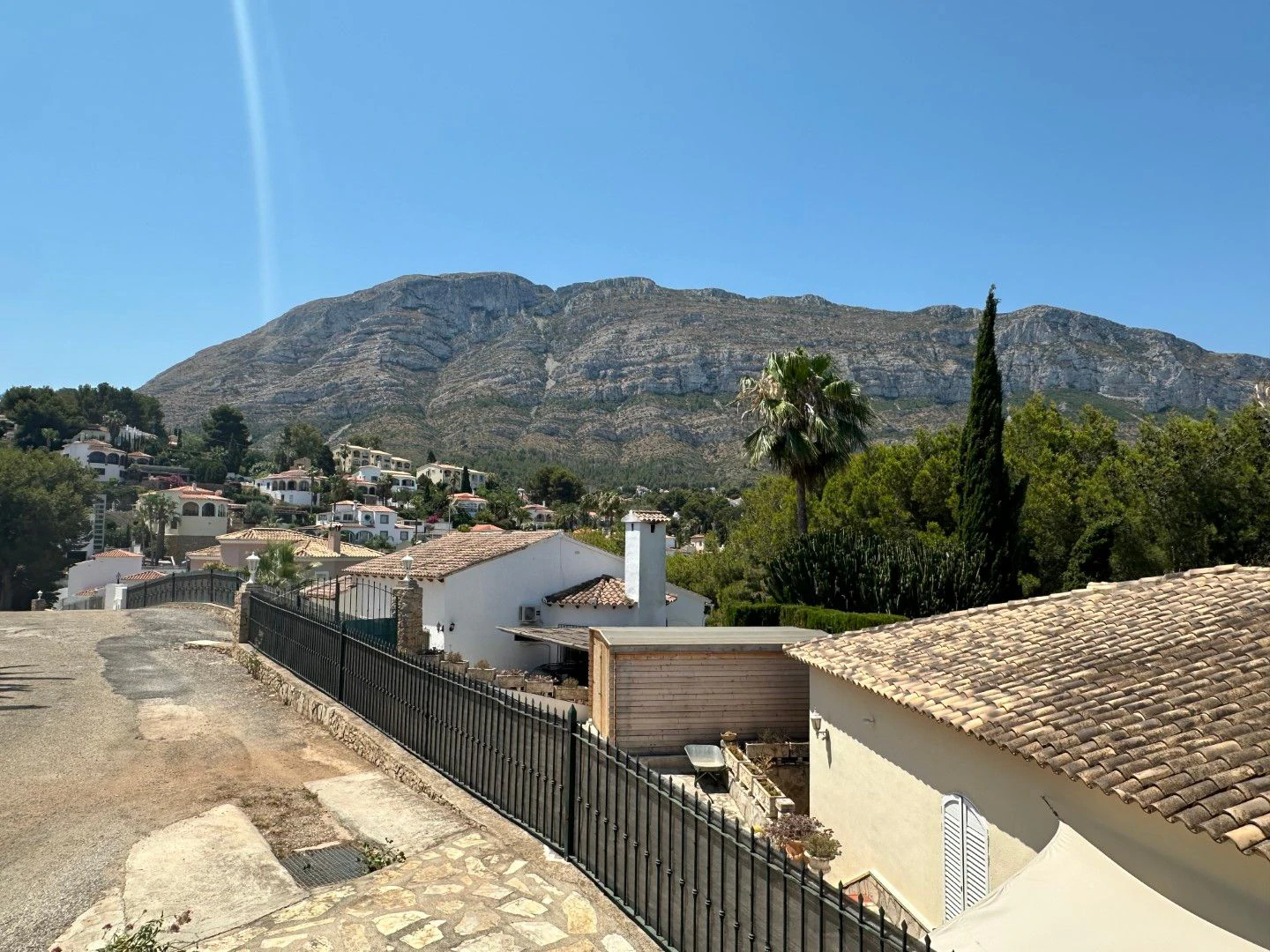 Chalet en Venta en Dénia con Vistas al Mar y la Montaña