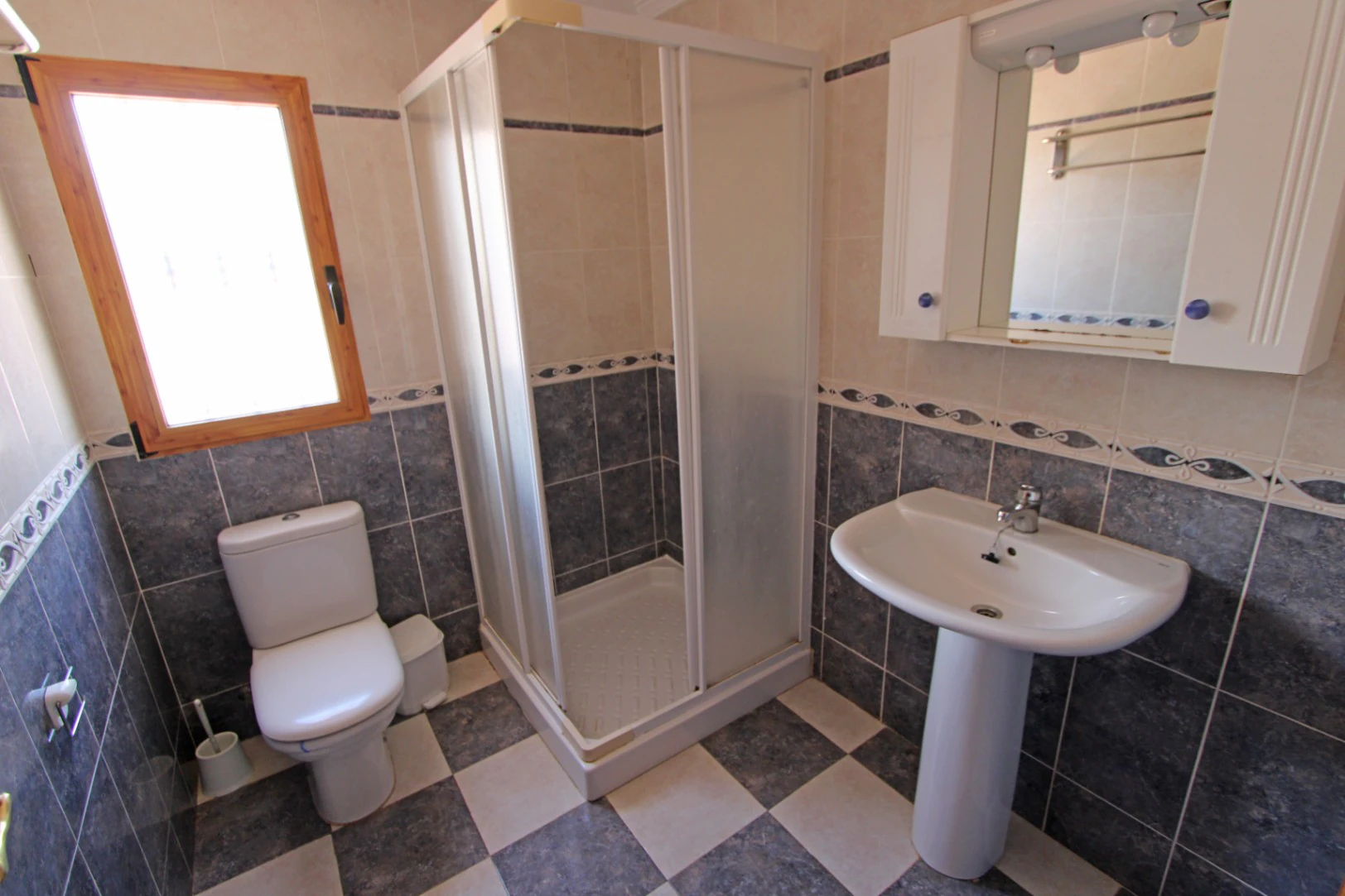 Chalet en venta con dos viviendas independientes