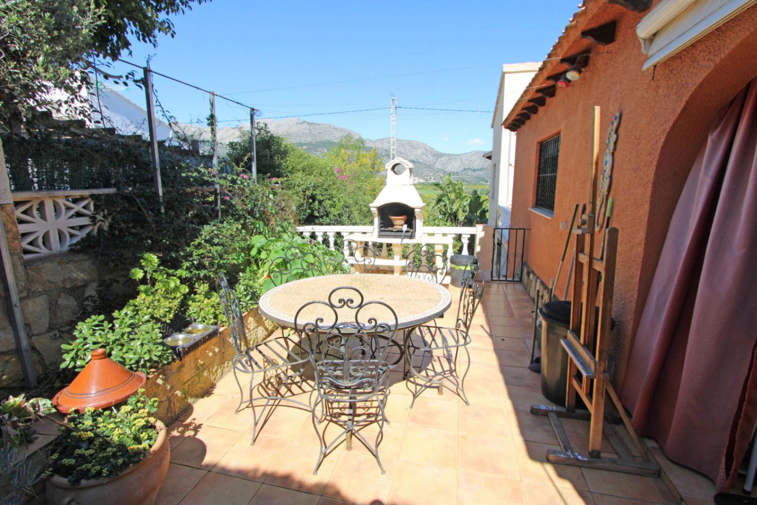 Villa con piscina y fantásticas vistas al valle de Orba en venta