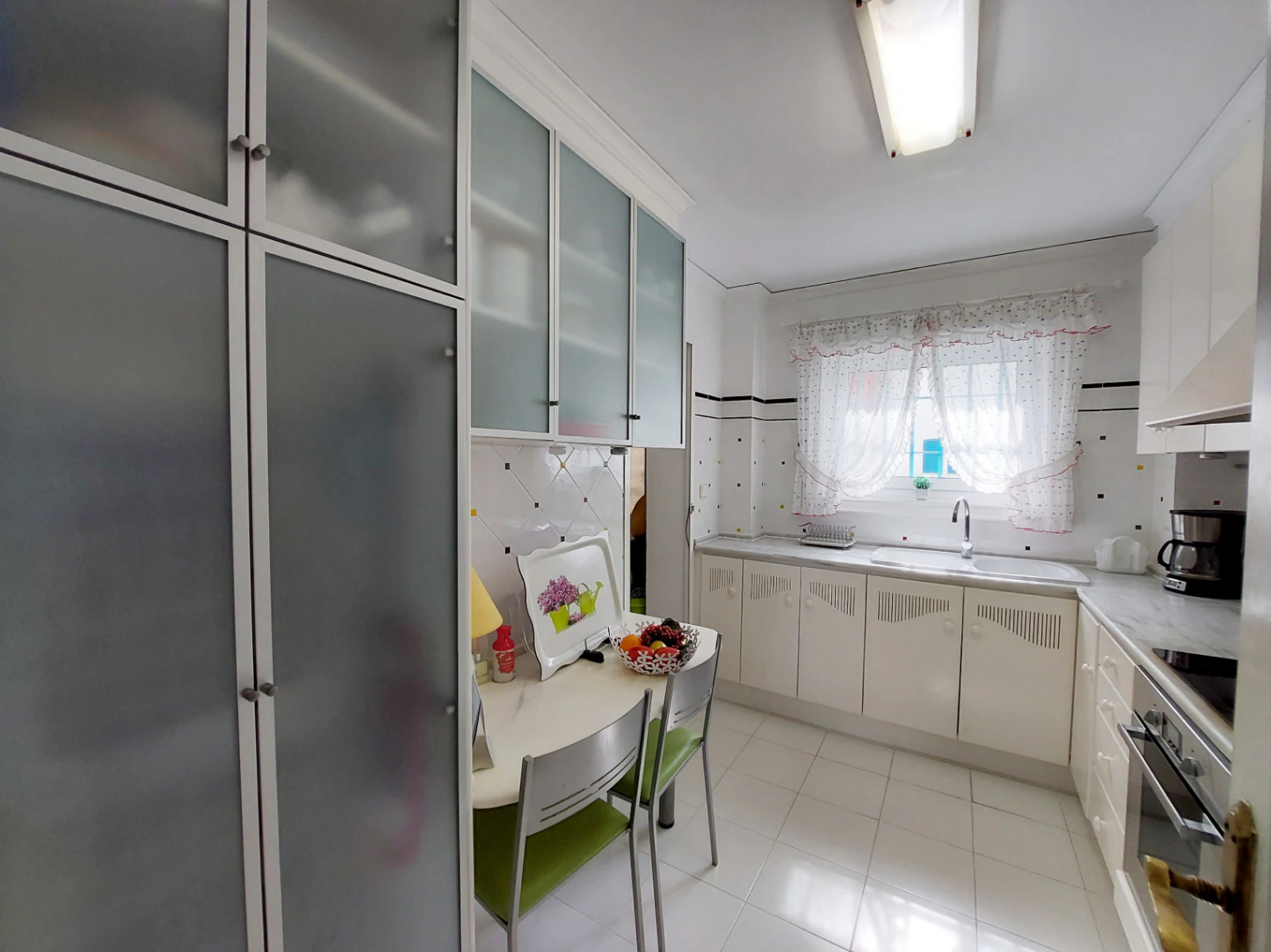 Apartamento en planta baja con vistas frontales al mar en Las Marinas