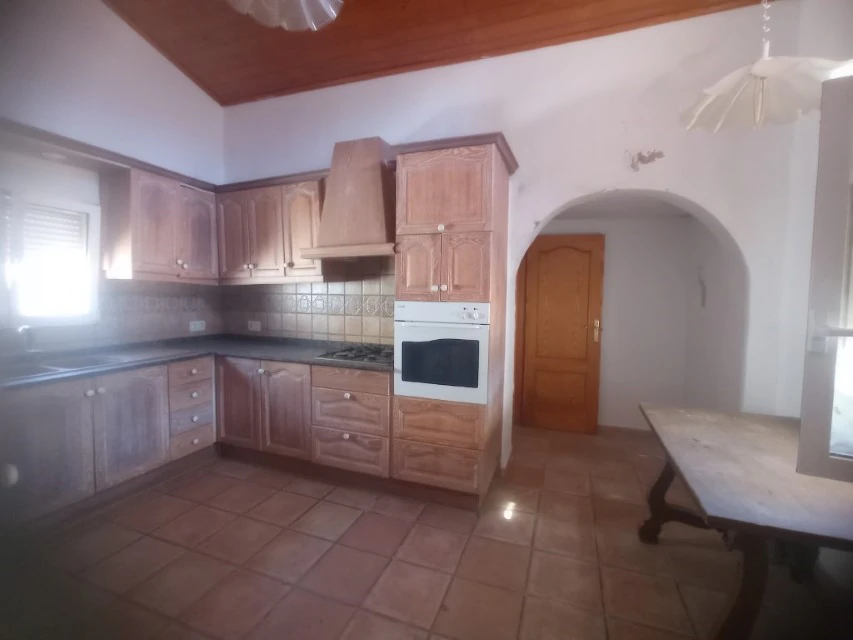 Chalet en venta en las marinas con amplia parcela y piscina