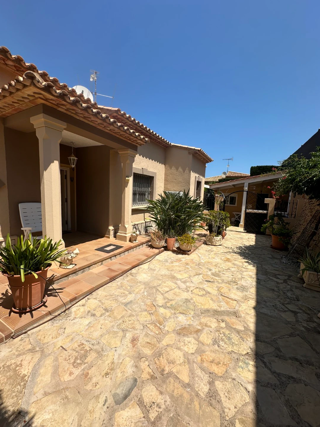 Chalet en Venta en Dénia con Vistas al Mar y la Montaña