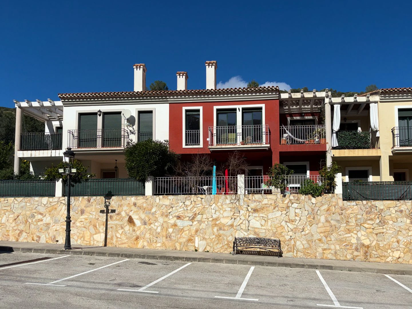 Adosado de muy buen tamaño en La Llosa de Camatxo.