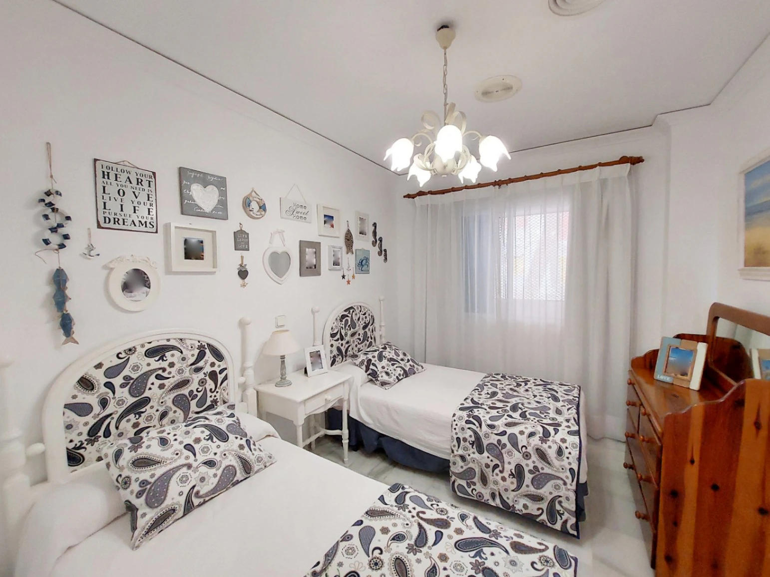 Apartamento en planta baja con vistas frontales al mar en Las Marinas