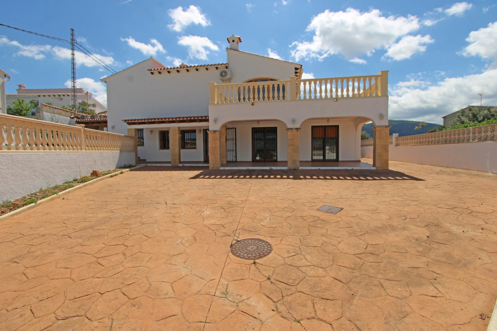 Chalet en venta con dos viviendas independientes