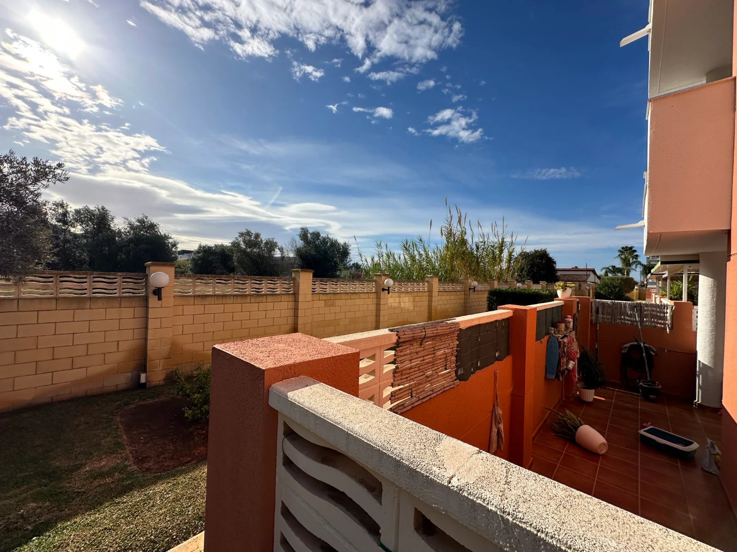 Apartamento en Denia en planta baja de 2 dormitorios y terraza privada en venta