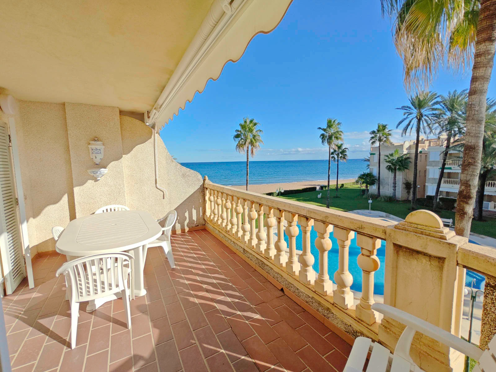 Apartamento 2 dormitorios con vistas al mar en venta en Dénia