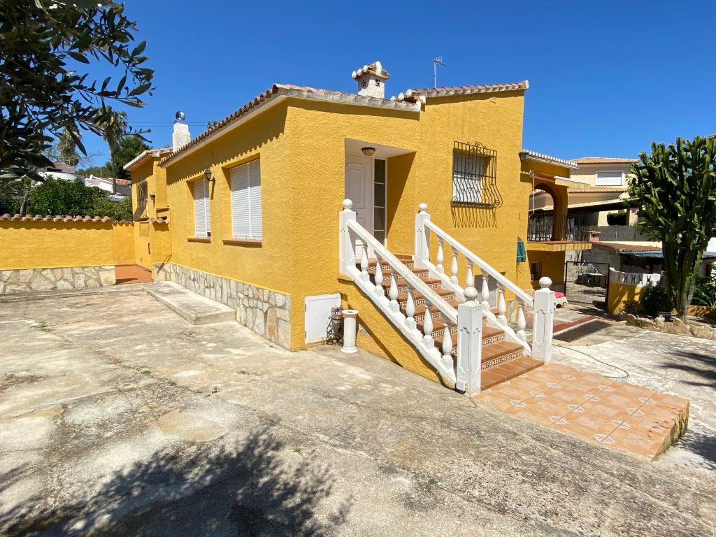 Se vende bonito chalet en el Montgo