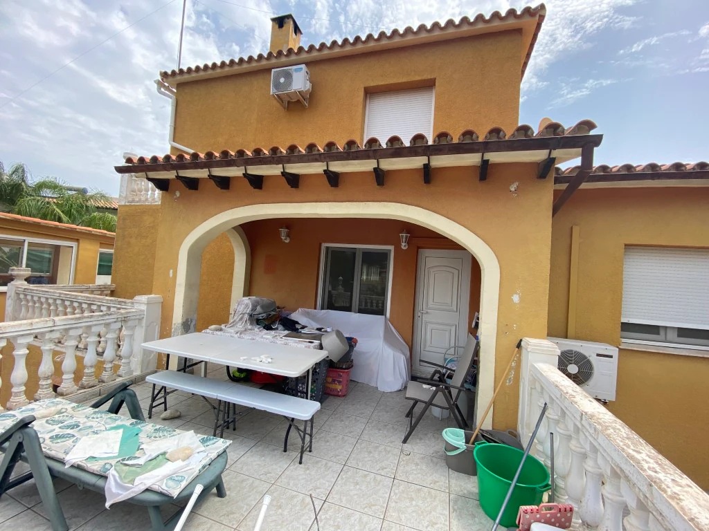 Se vende bonito chalet en el Montgo