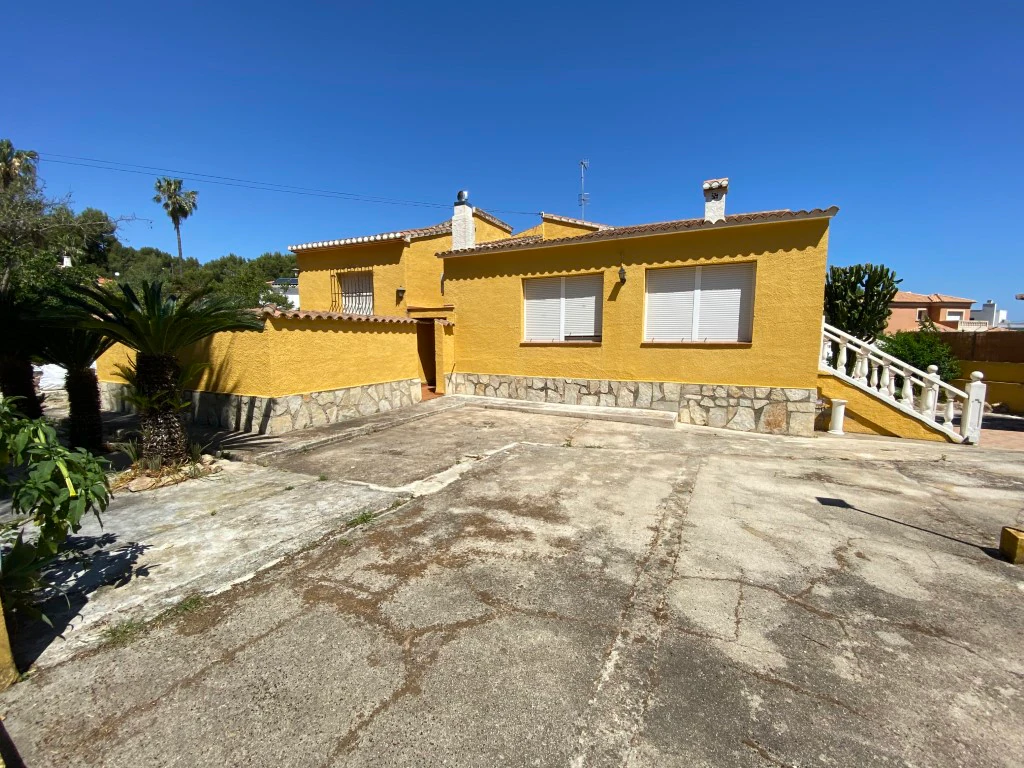 Se vende bonito chalet en el Montgo