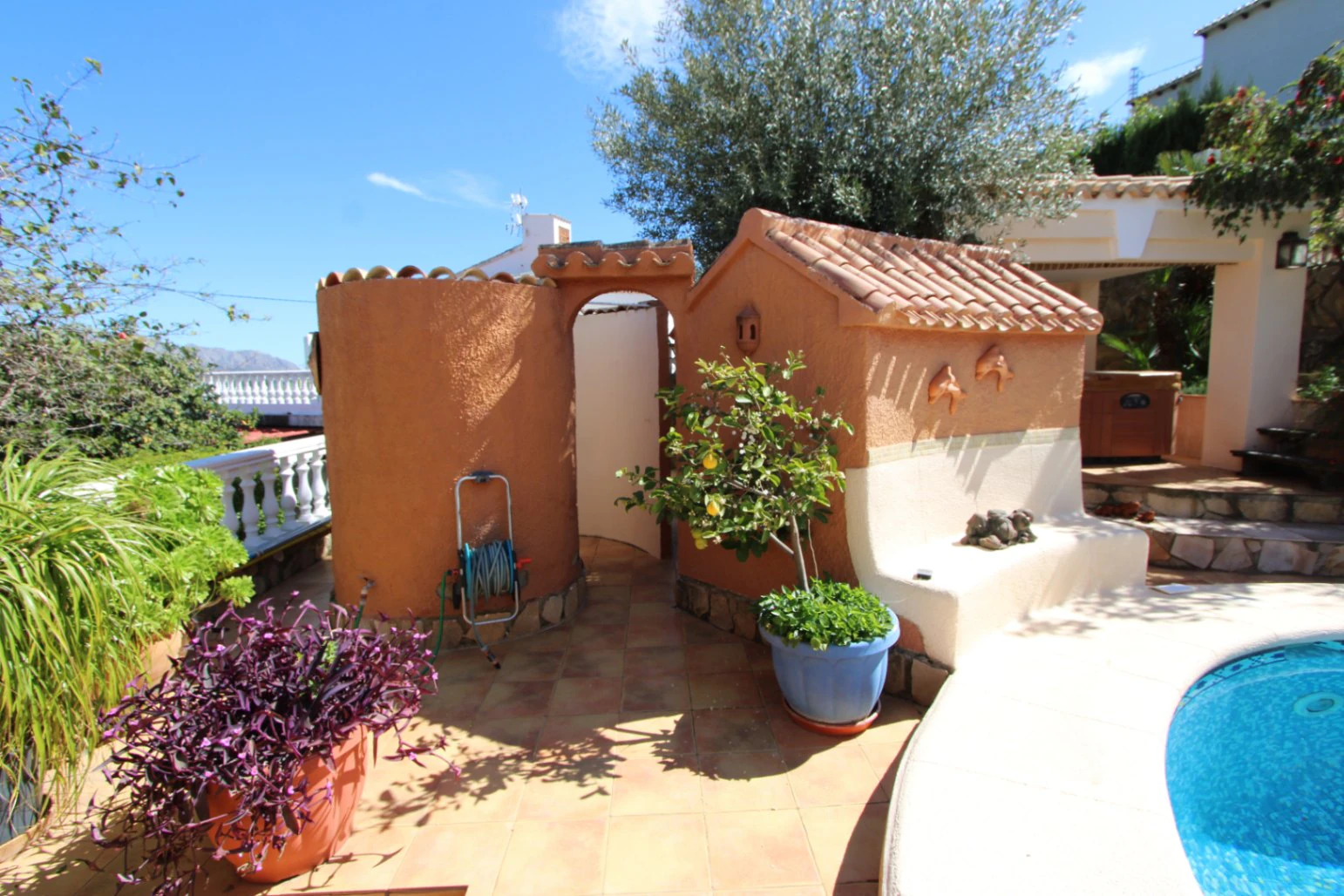 Villa con piscina y fantásticas vistas al valle de Orba en venta