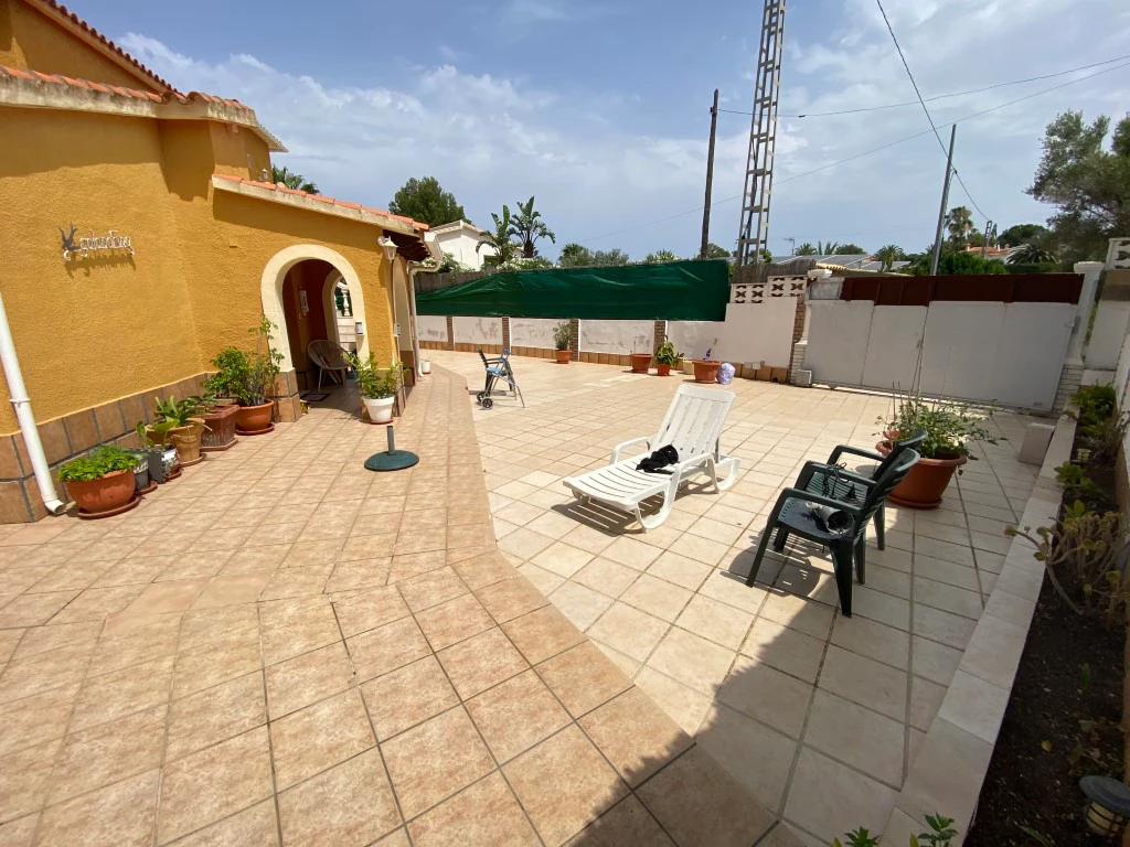 Se vende bonito chalet en el Montgo