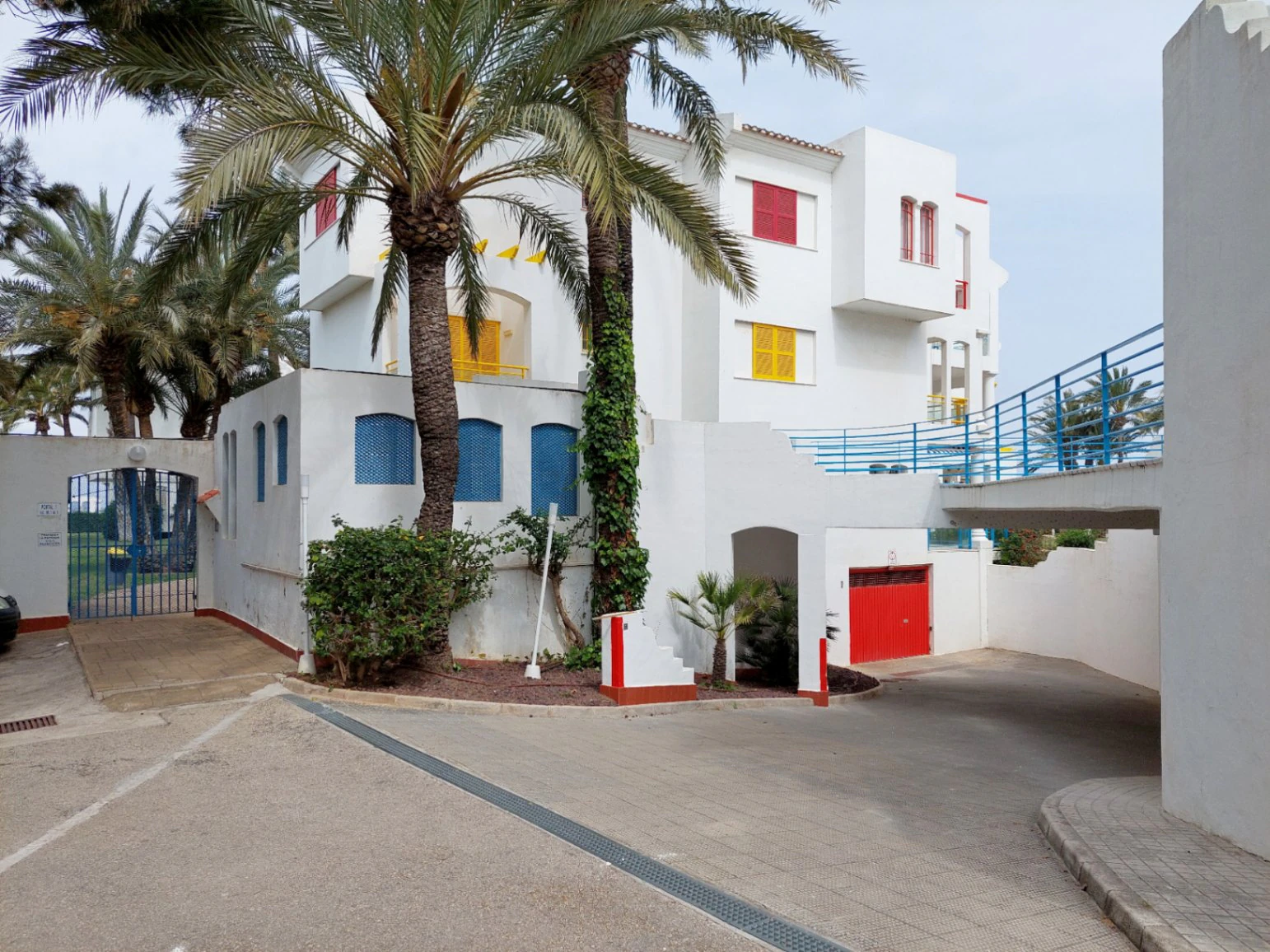 Apartamento en planta baja con vistas frontales al mar en Las Marinas