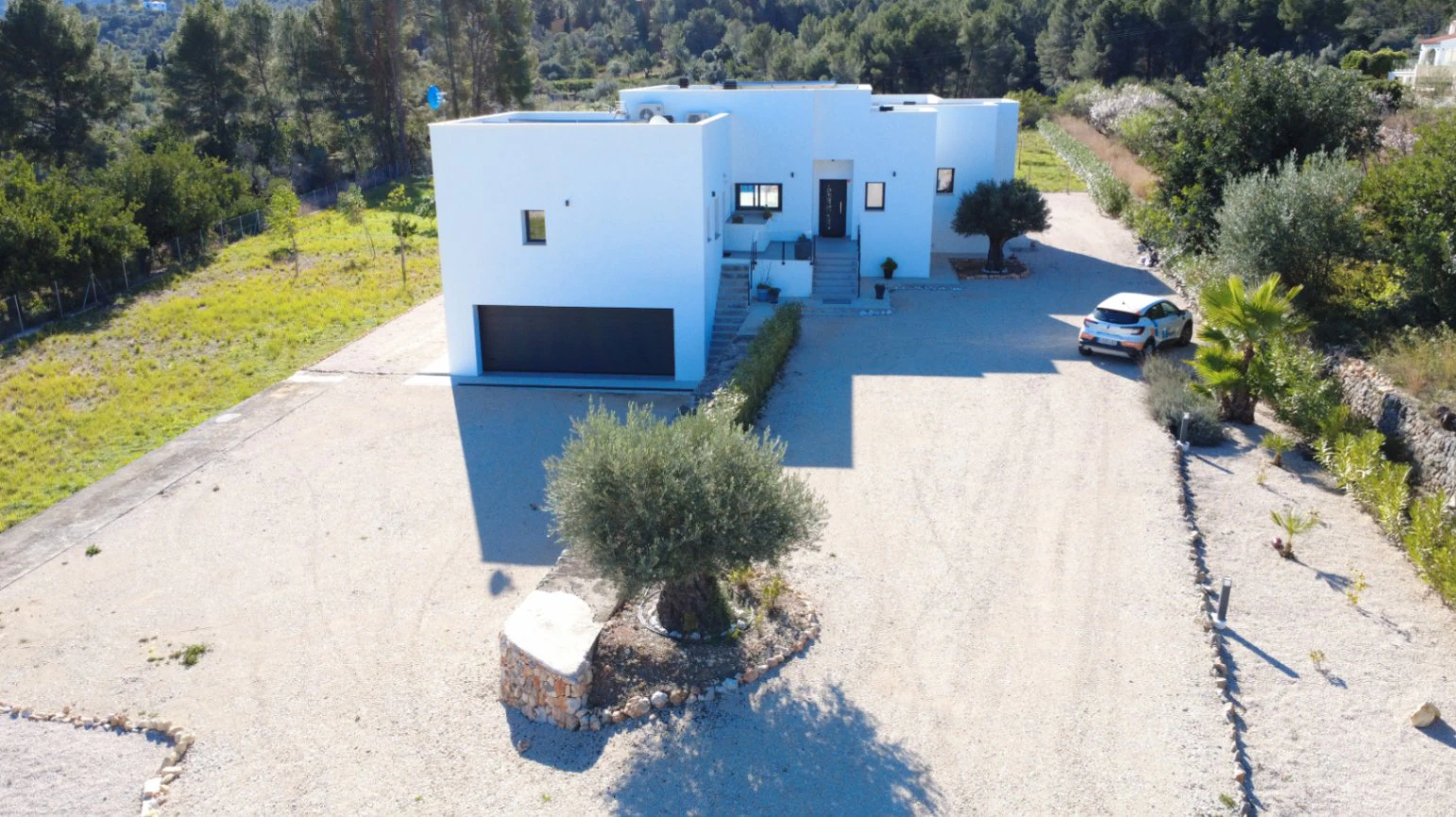 Villa moderna a la venta en Orba con vistas al mar