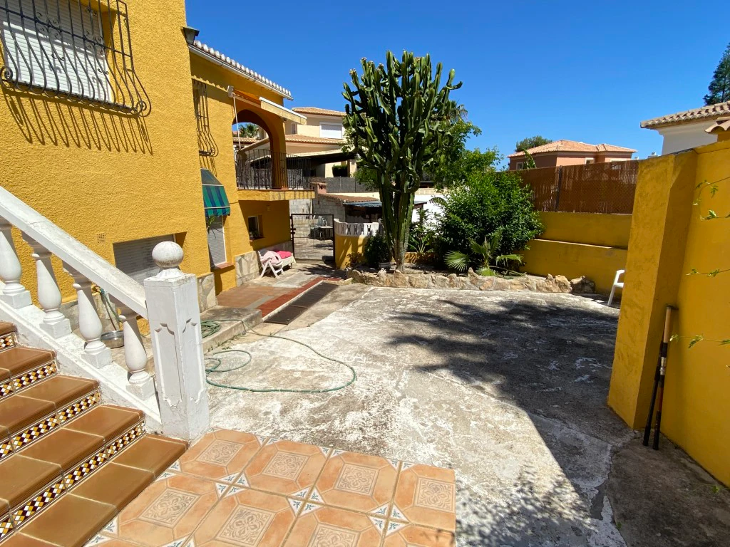 Se vende bonito chalet en el Montgo