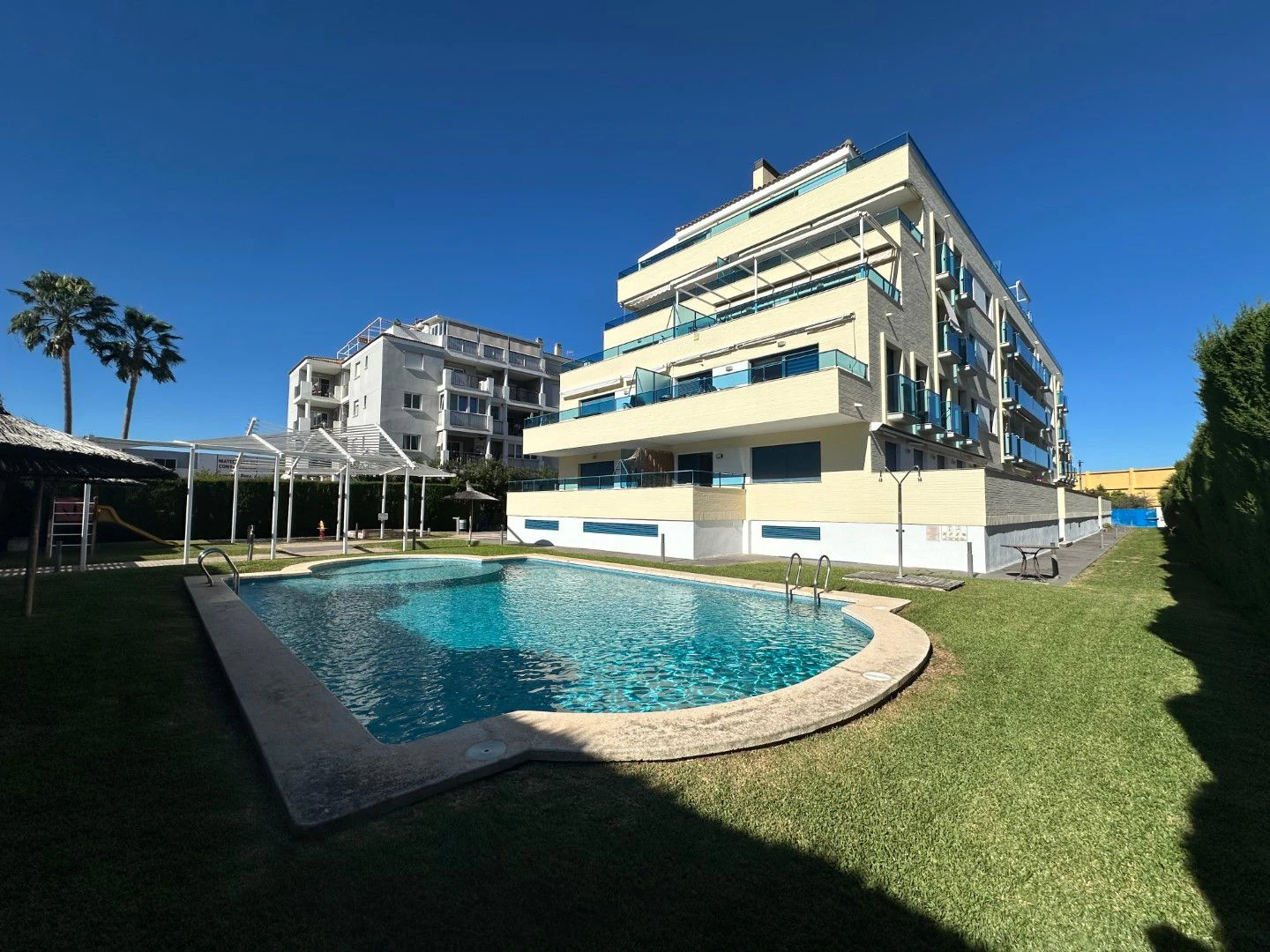 Apartamento en venta de 3 habitaciones en Denia, Alicante.