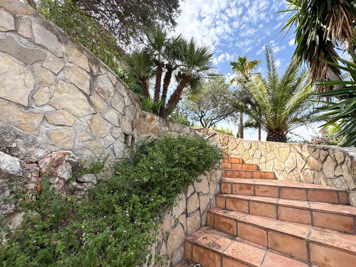 Impresionante villa con vistas al mar en Dénia.