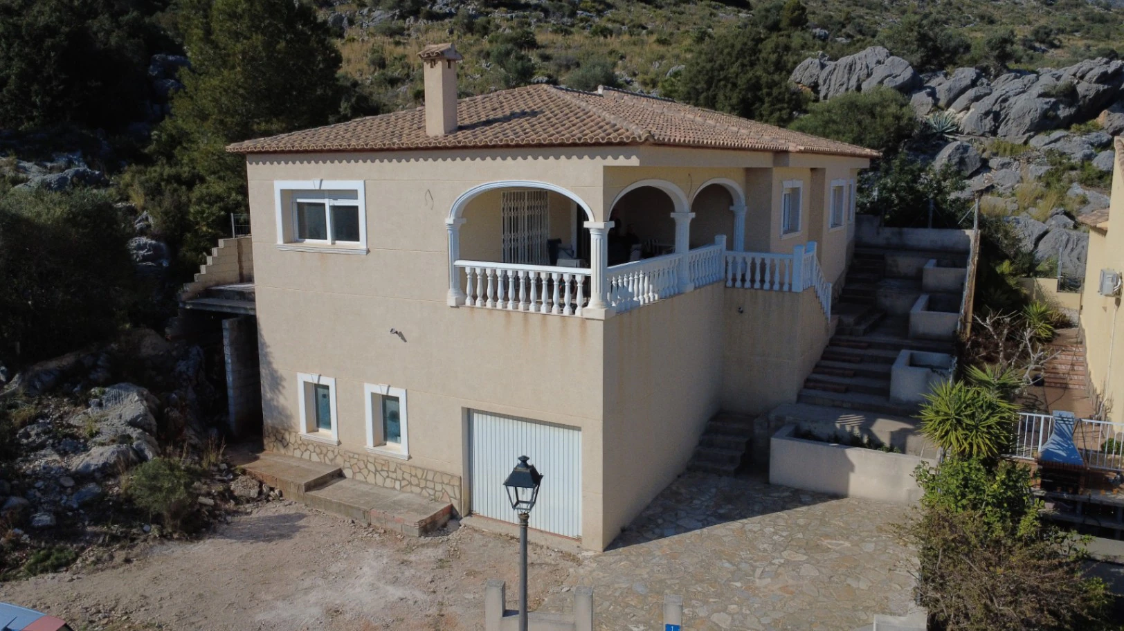 Chalet en venta con vistas al valle y la montaña en Tormos