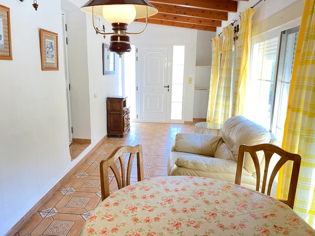 Se vende bonito chalet en el Montgo