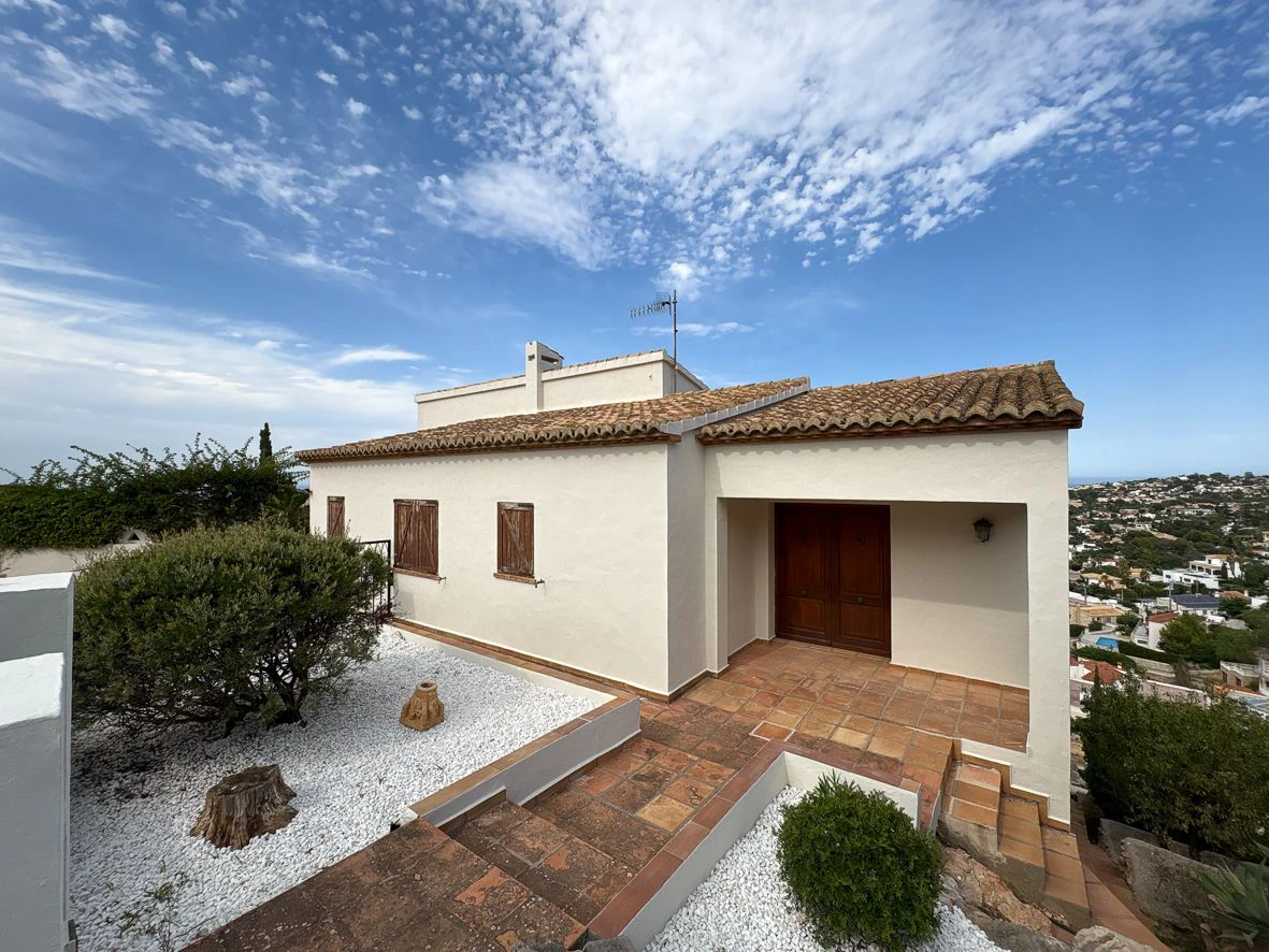 Impresionante villa con vistas al mar en Dénia.