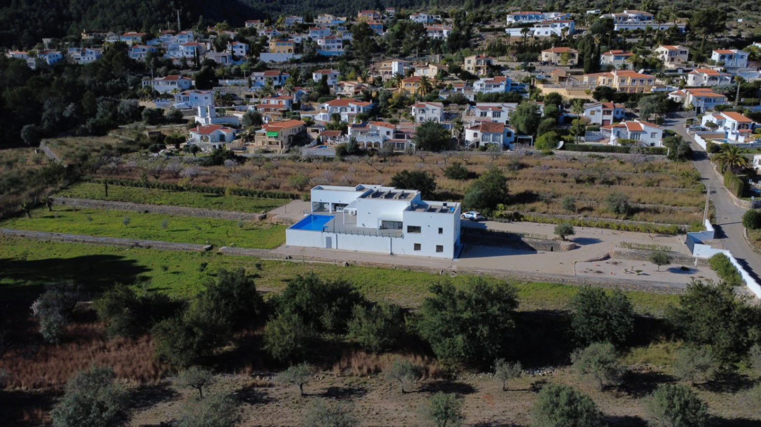Villa moderna a la venta en Orba con vistas al mar