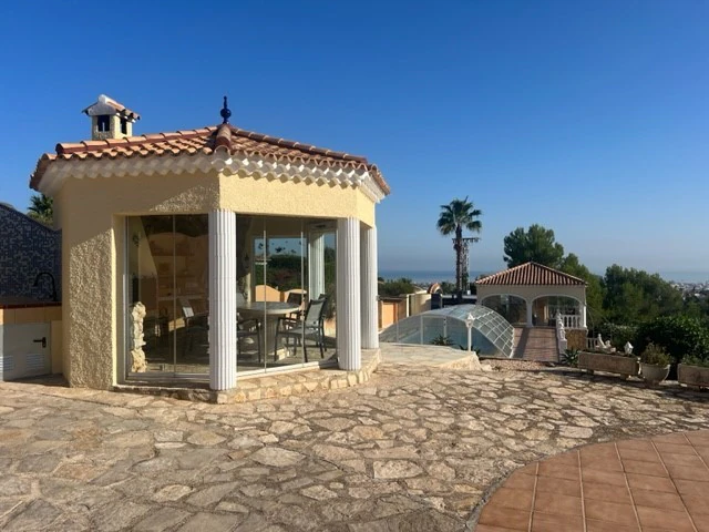 Lujoso Chalet con parcela amplia en venta en Denia