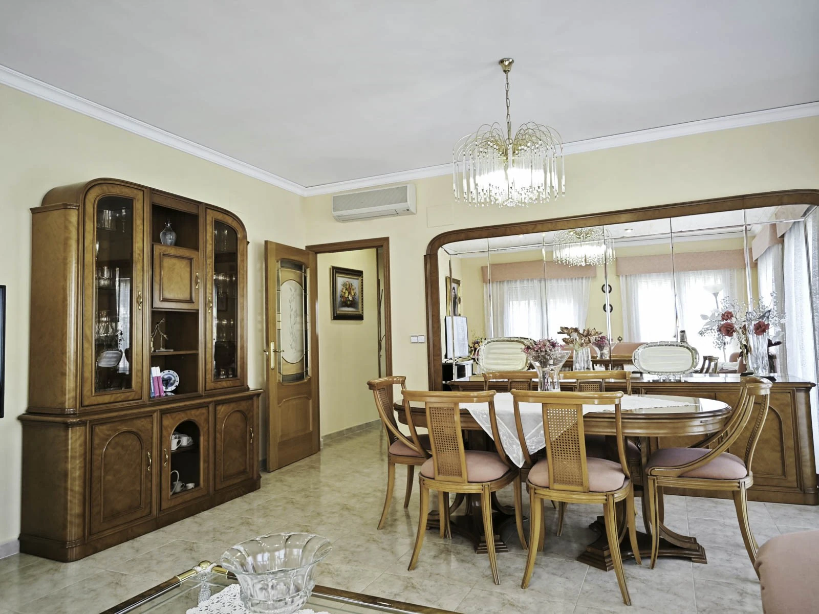 Villa de 270 m2 con piscina en venta en Pedreguer, zona residencial a un paso del centro