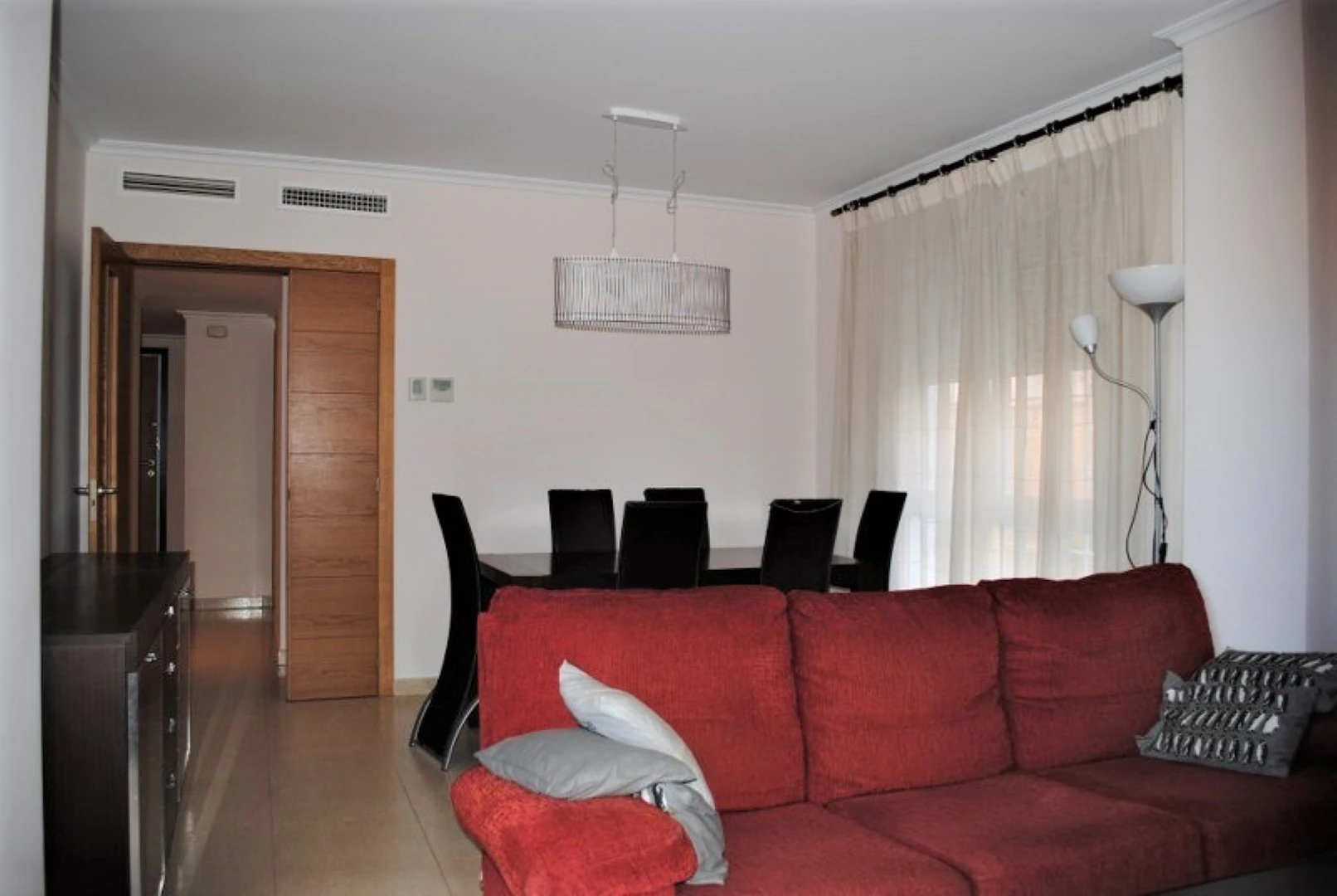 Apartamento en Denia en planta baja de 2 dormitorios y terraza privada en venta