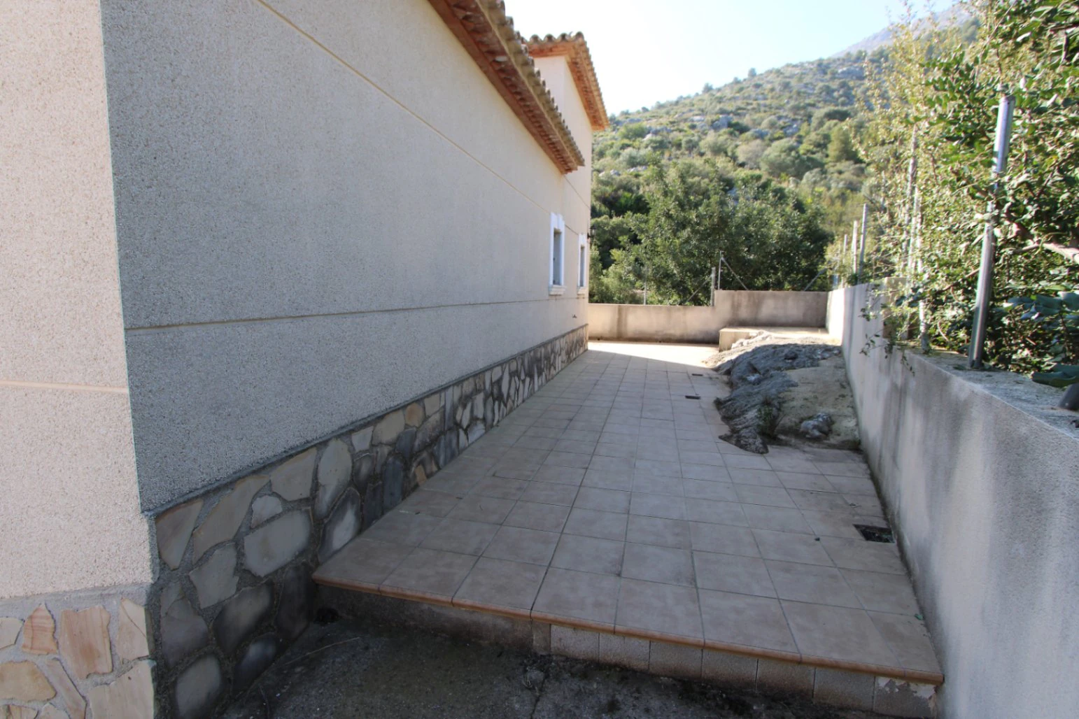 Chalet en venta con vistas al valle y la montaña en Tormos