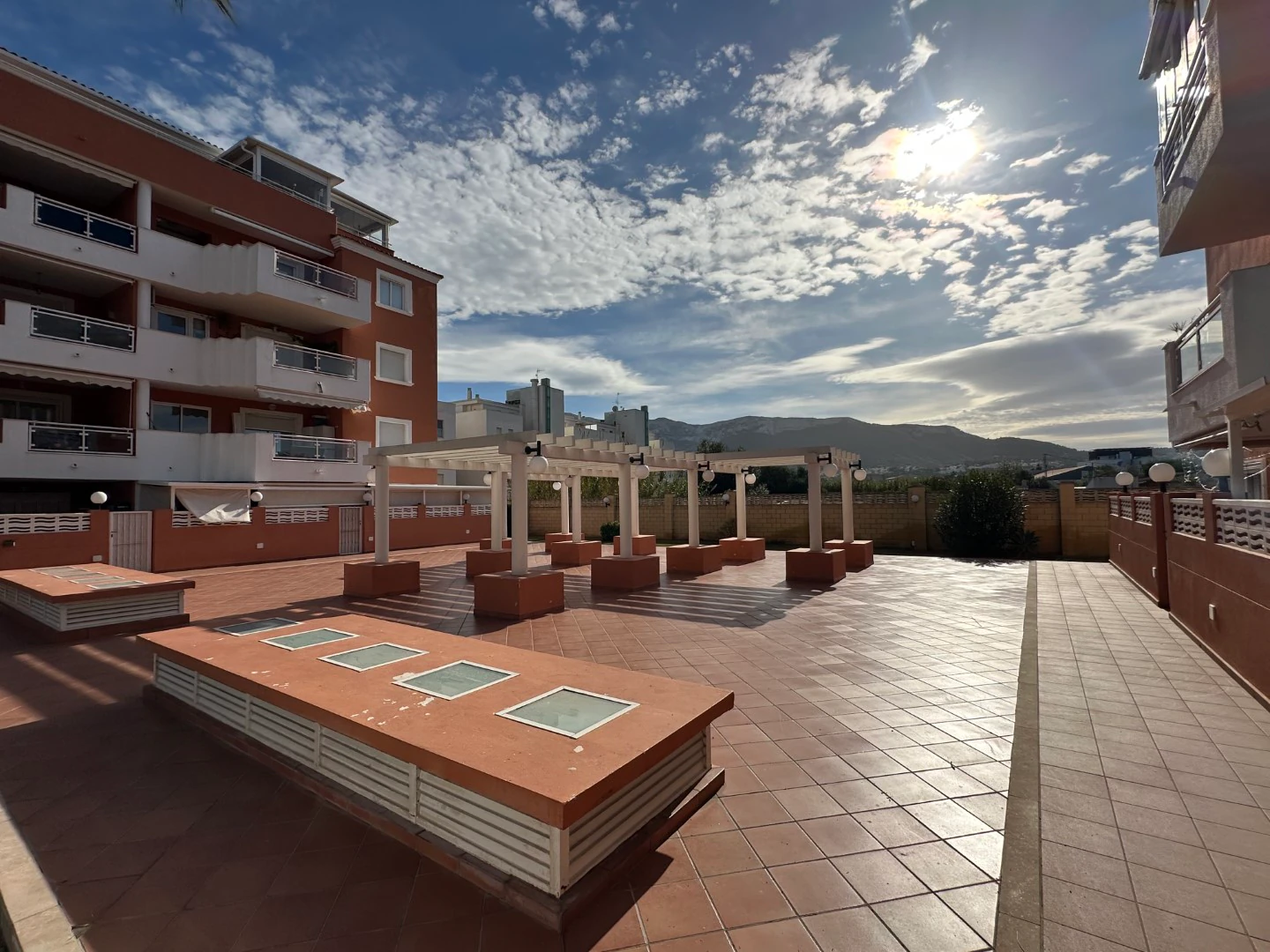 Apartamento en Denia en planta baja de 2 dormitorios y terraza privada en venta