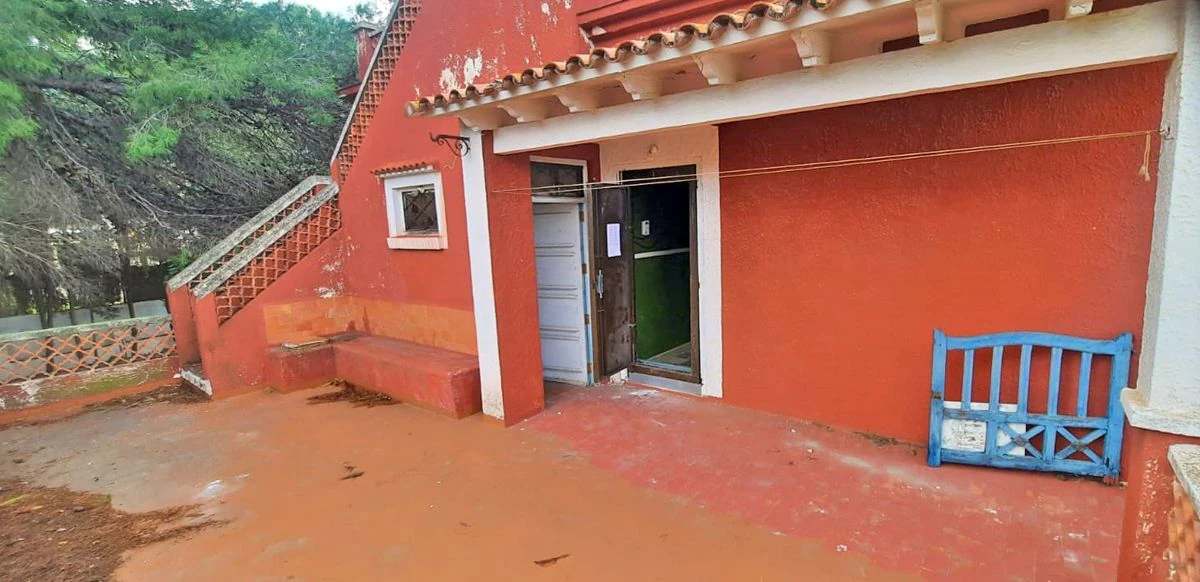VILLA CON 3 VIVIENDAS PARA REFORMAR EN LAS ROTAS, DÉNIA
