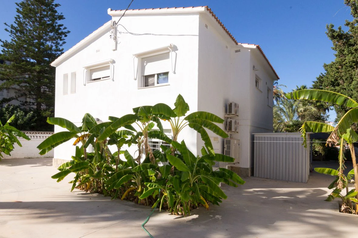 Gran villa de lujo en primera línea de playa de Dénia.