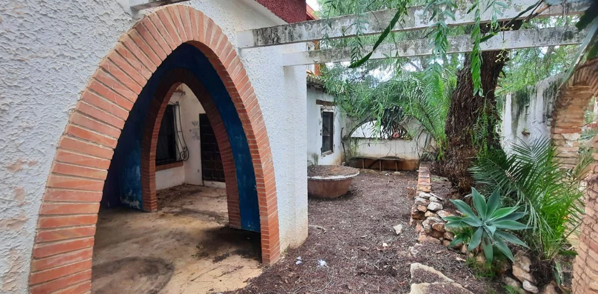 VILLA CON 3 VIVIENDAS PARA REFORMAR EN LAS ROTAS, DÉNIA