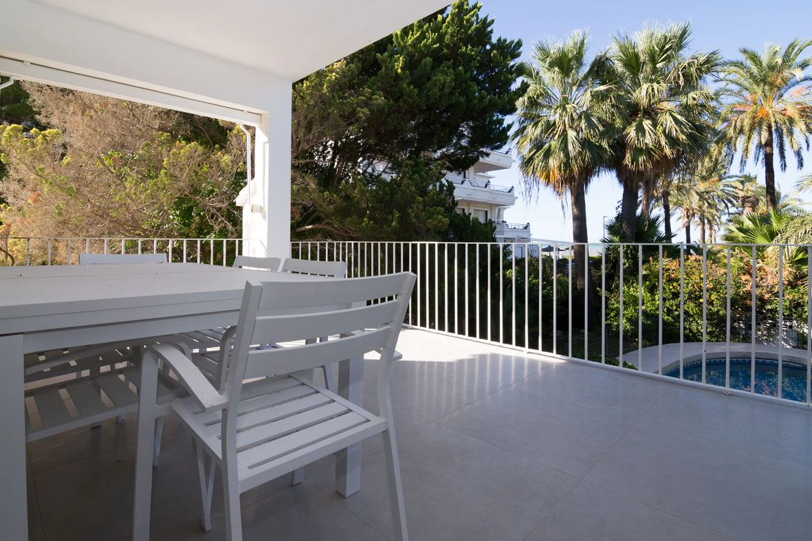 Gran villa de lujo en primera línea de playa de Dénia.