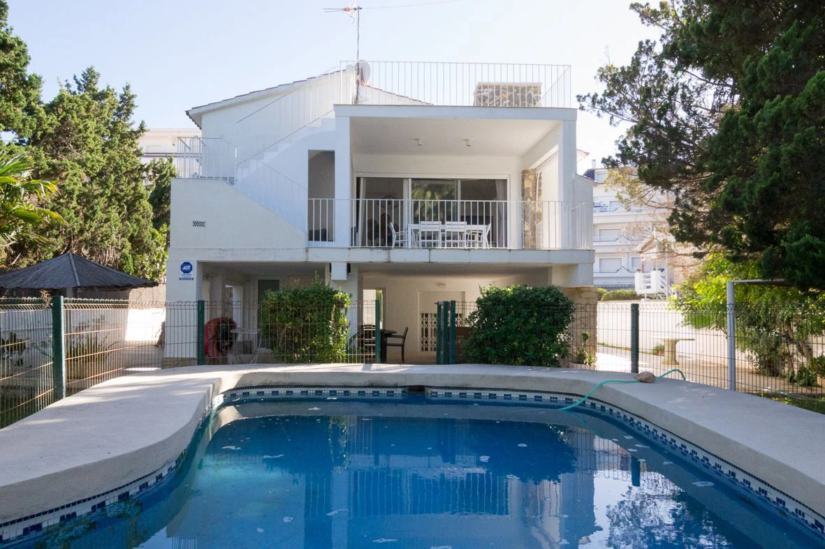 Gran villa de lujo en primera línea de playa de Dénia.