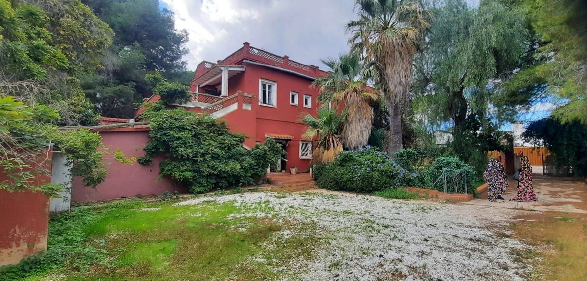 VILLA CON 3 VIVIENDAS PARA REFORMAR EN LAS ROTAS, DÉNIA