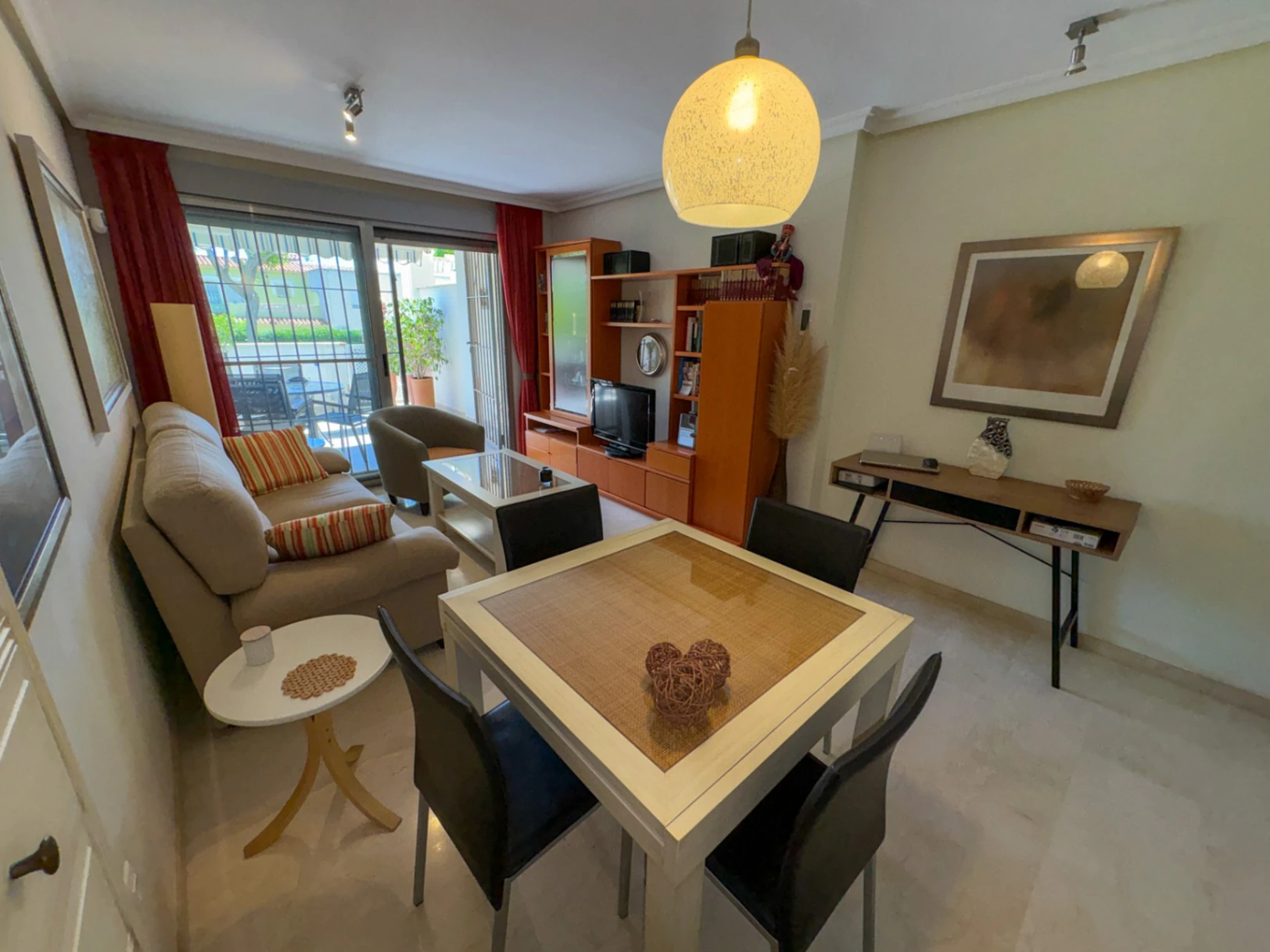 Tu refugio junto al mar: Apartamento en planta baja a un paso de la playa y del centro de Dénia.